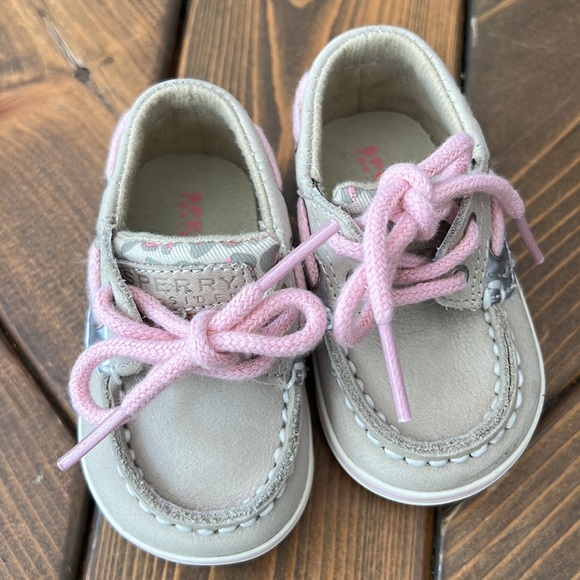 Baby shoes - Picture 4 of 10